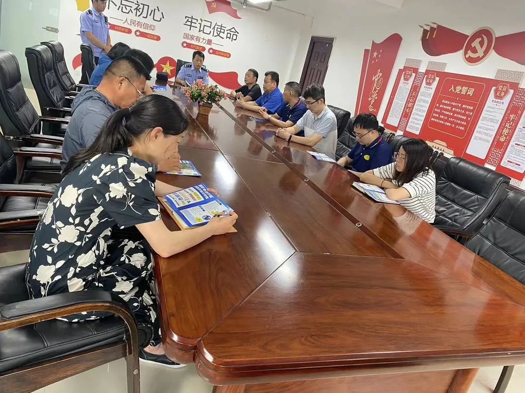 時刻繃緊防范之弦，謹防新型電信詐騙.jpg